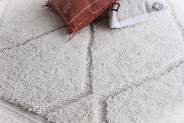 Finition Grand Tapis blanc berbère zellia rugs