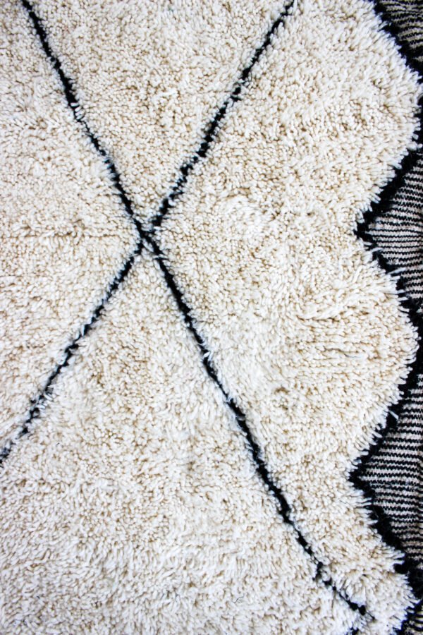 Tapis berbère noir et blanc détail